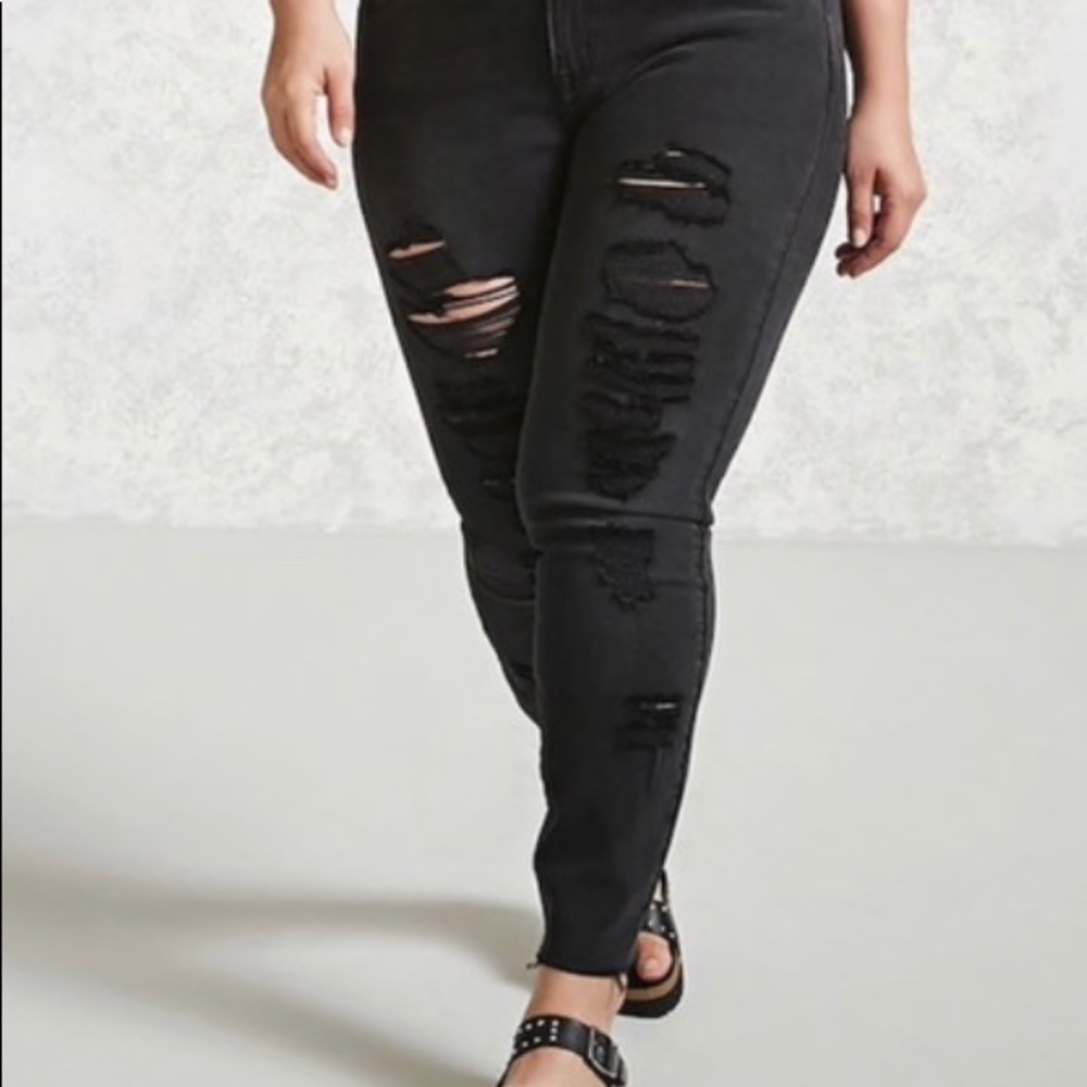 Like new black distressed skinny jeans
